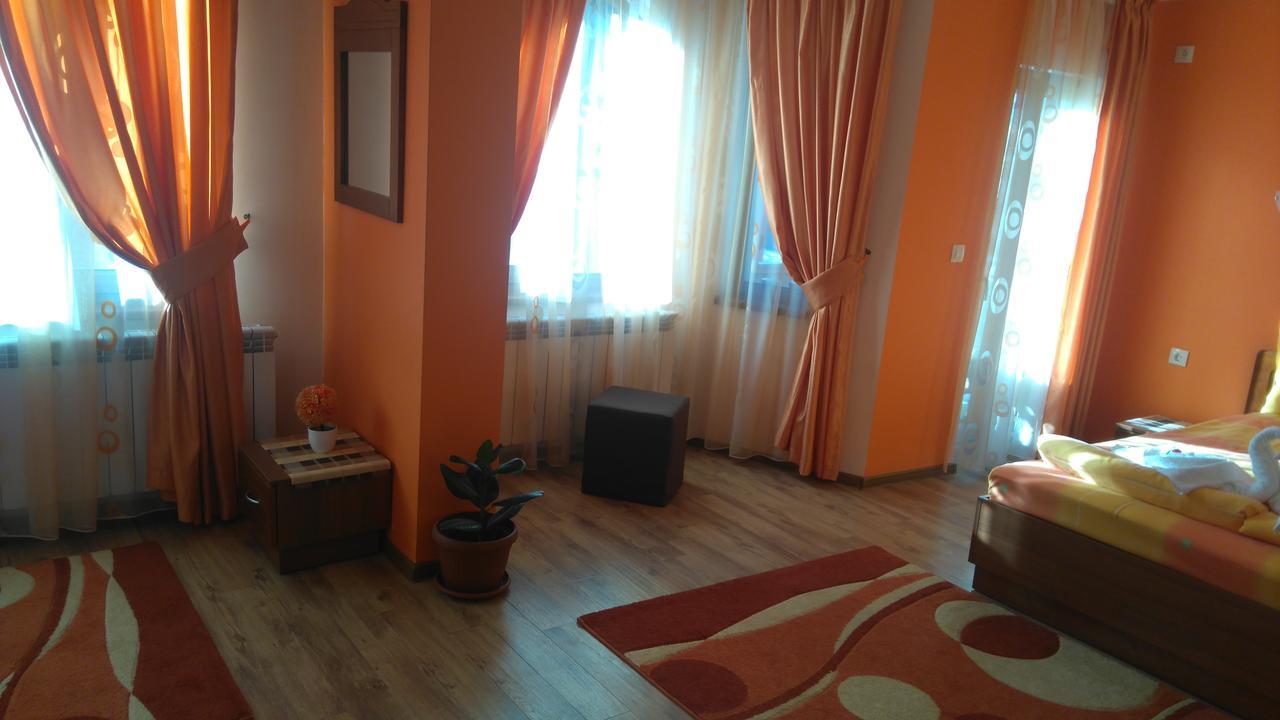 קופריבשטיצה Guest House H Dzhogolanov מראה חיצוני תמונה